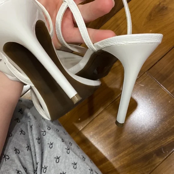 Beautiful sandal - Picture 2 of 5